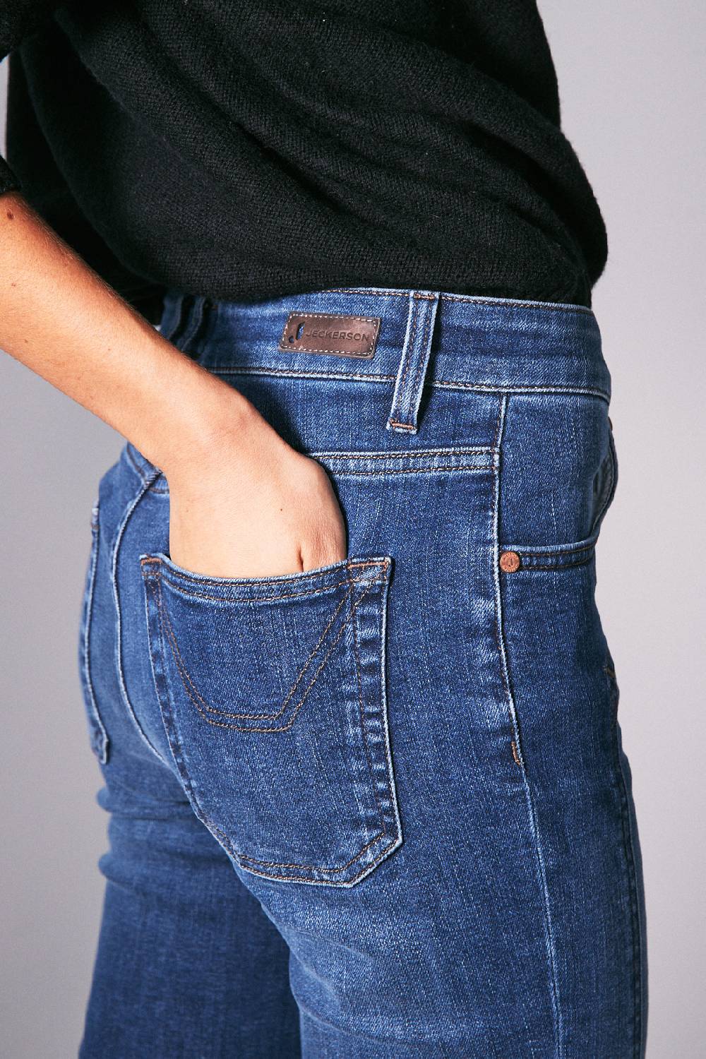 Jeckerson 5 tasche skinny con toppa in denim blu scuro Offerte