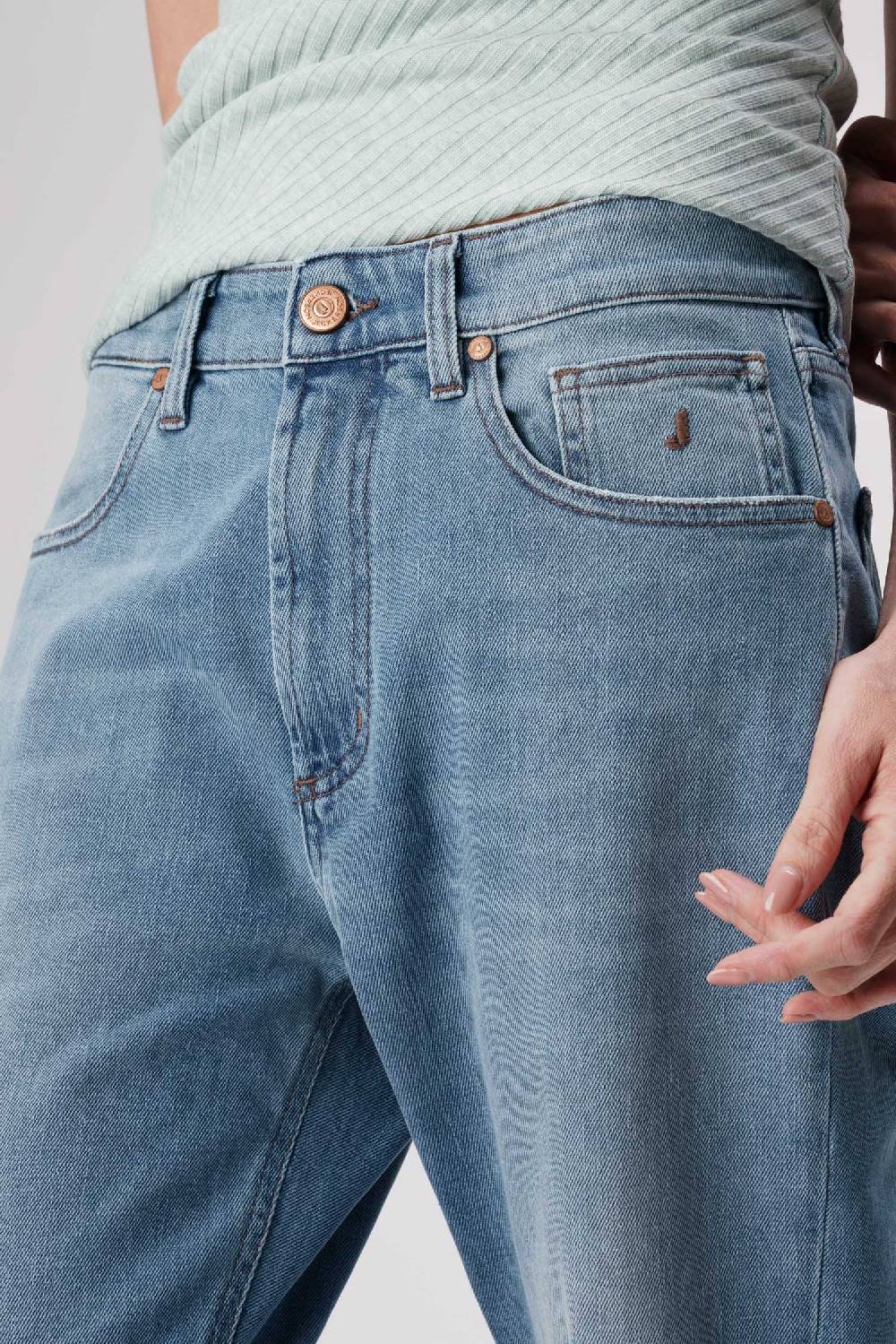 Jeckerson Julia - Pantalone 5 tasche boyfriend in denim tri-blend blu medio chiaro Vendita Economica