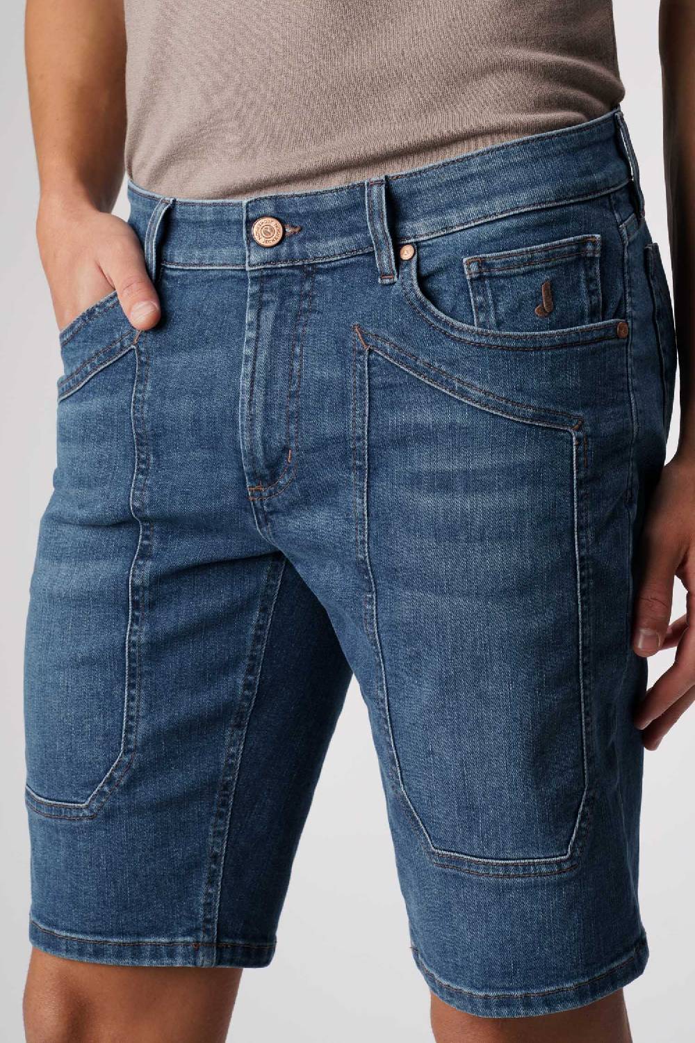 Jeckerson Jayden - Bermuda con toppa in comfort denim blu chiaro Novità