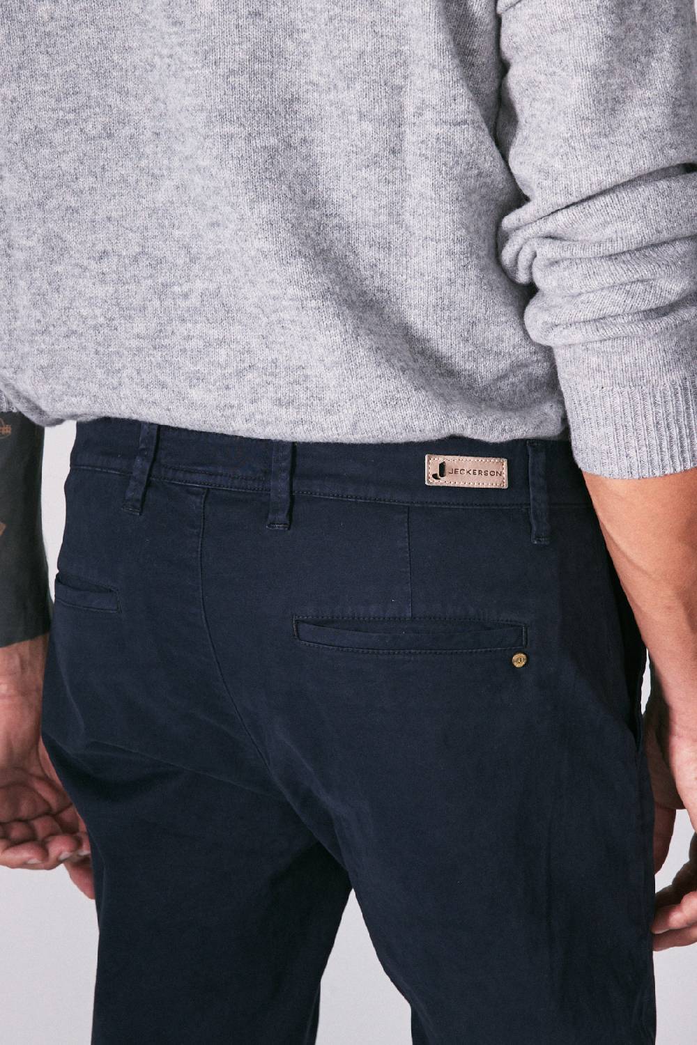 Jeckerson Chino in raso stretch con risvolto Vendite Flash