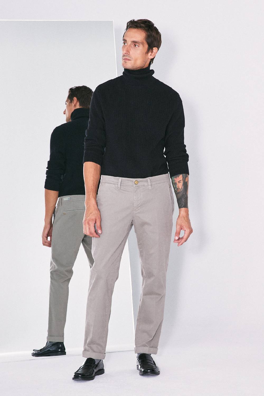 Jeckerson Chino in raso stretch con risvolto Vendite Flash