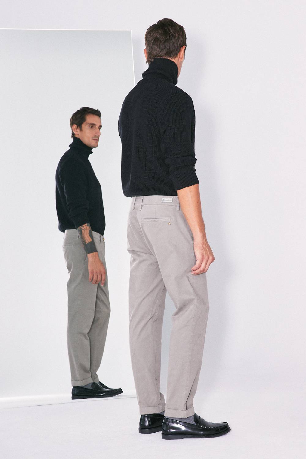 Jeckerson Chino in raso stretch con risvolto Vendite Flash