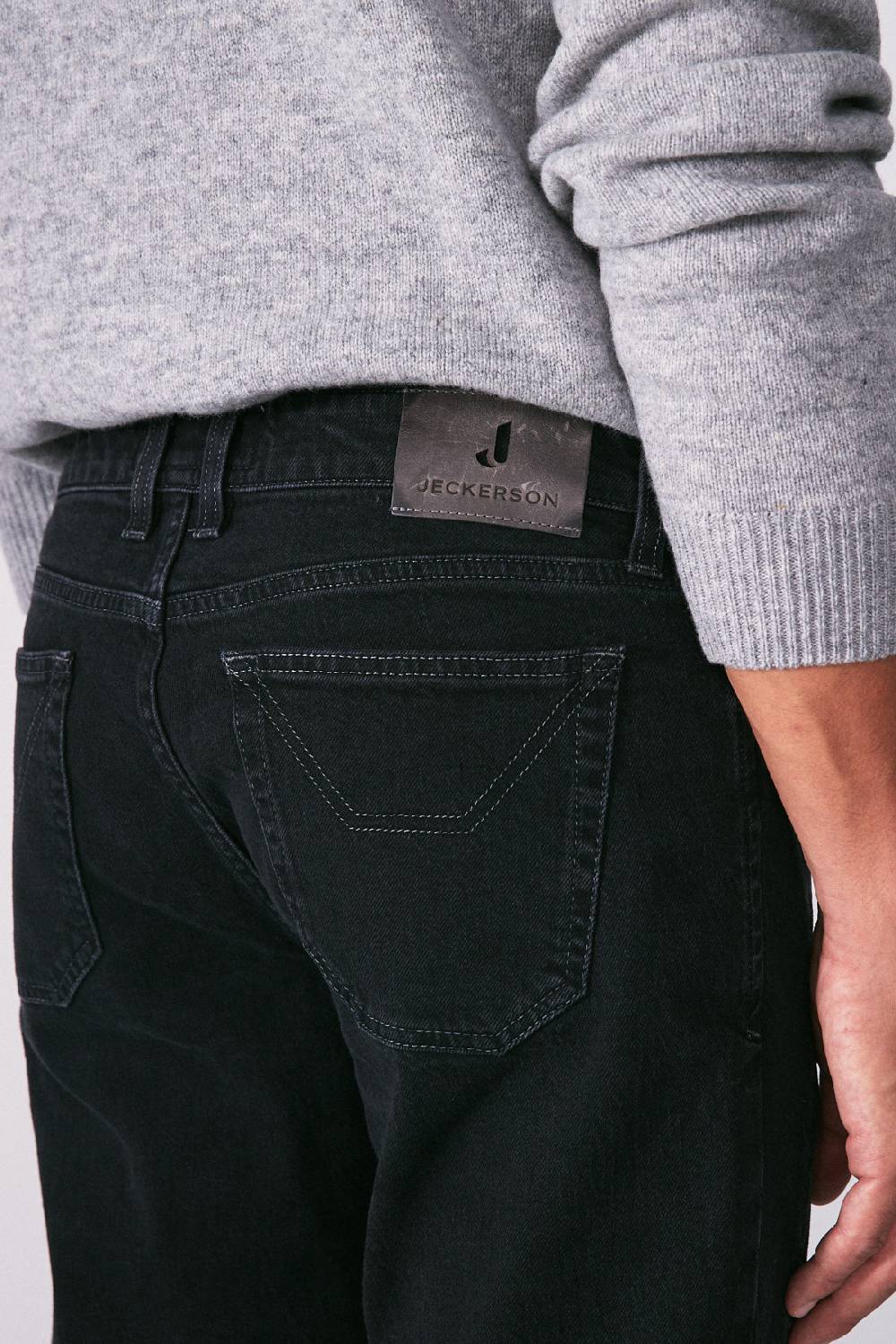 Jeckerson Pantalone 5 tasche in denim nero rinse con toppa in tono In Saldo