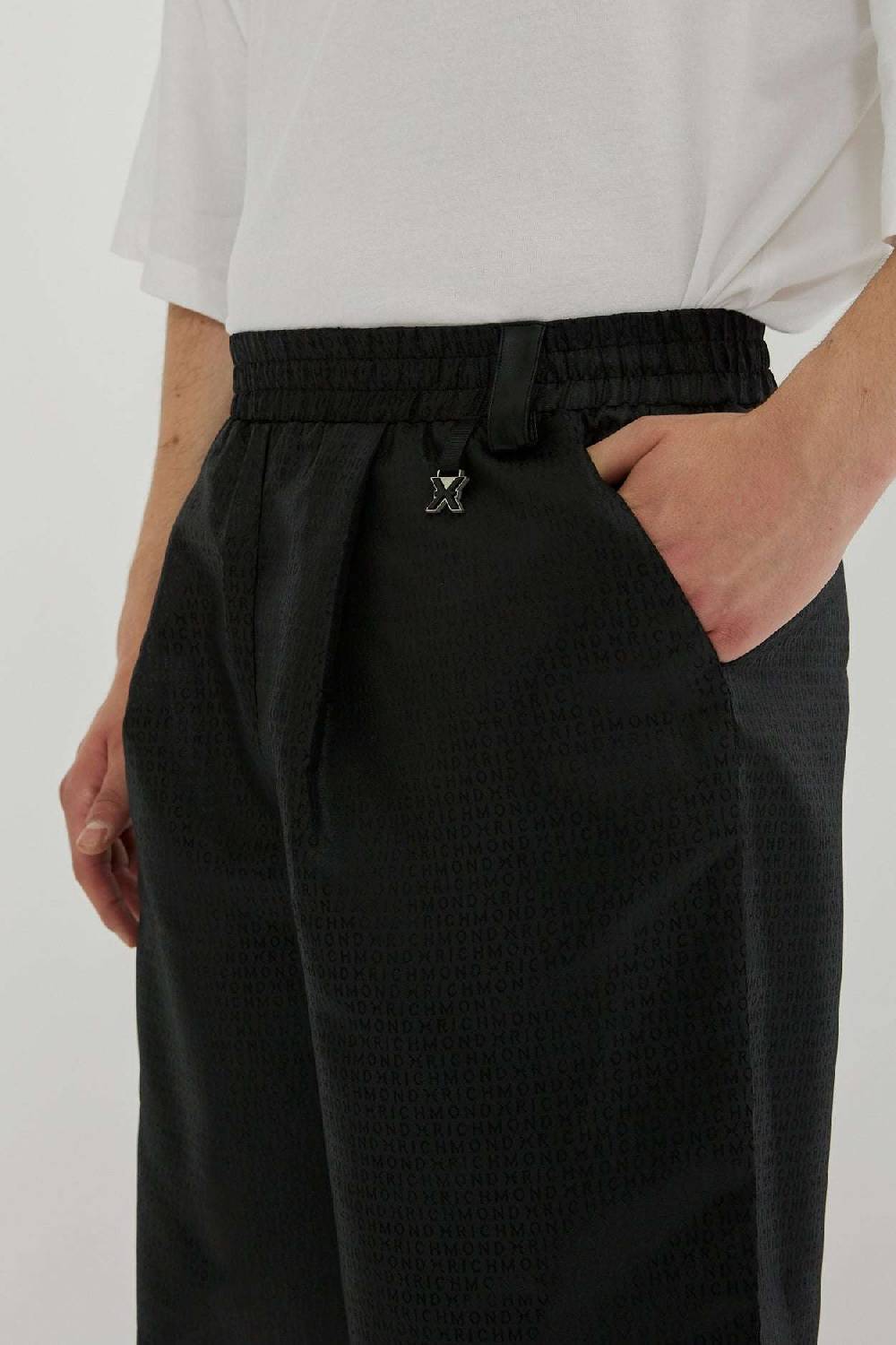 John Richmond Bermuda con logo tone sur tone Vendita Calda