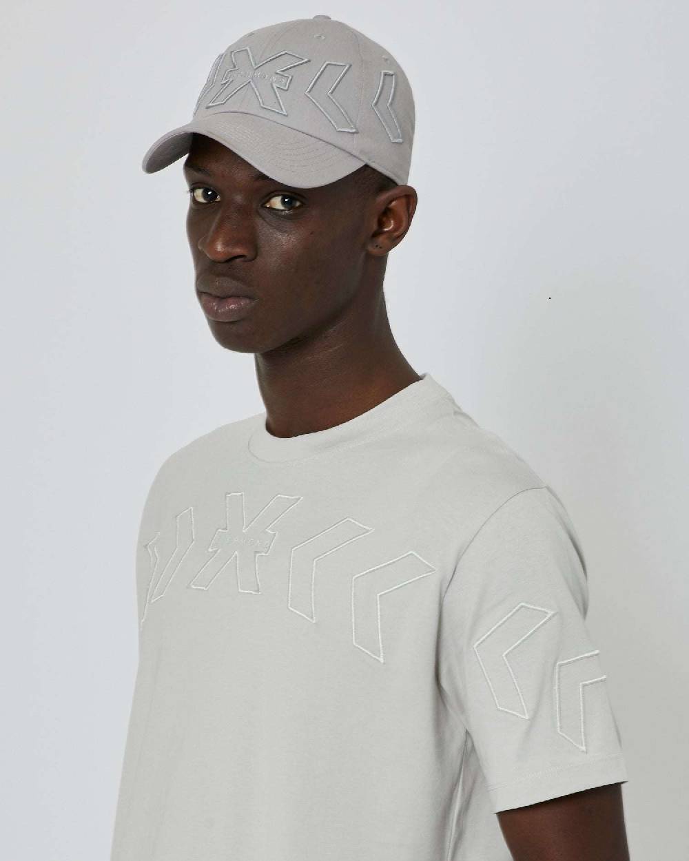 John Richmond T-shirt regolare con stampa ricamata sul davanti Qualità