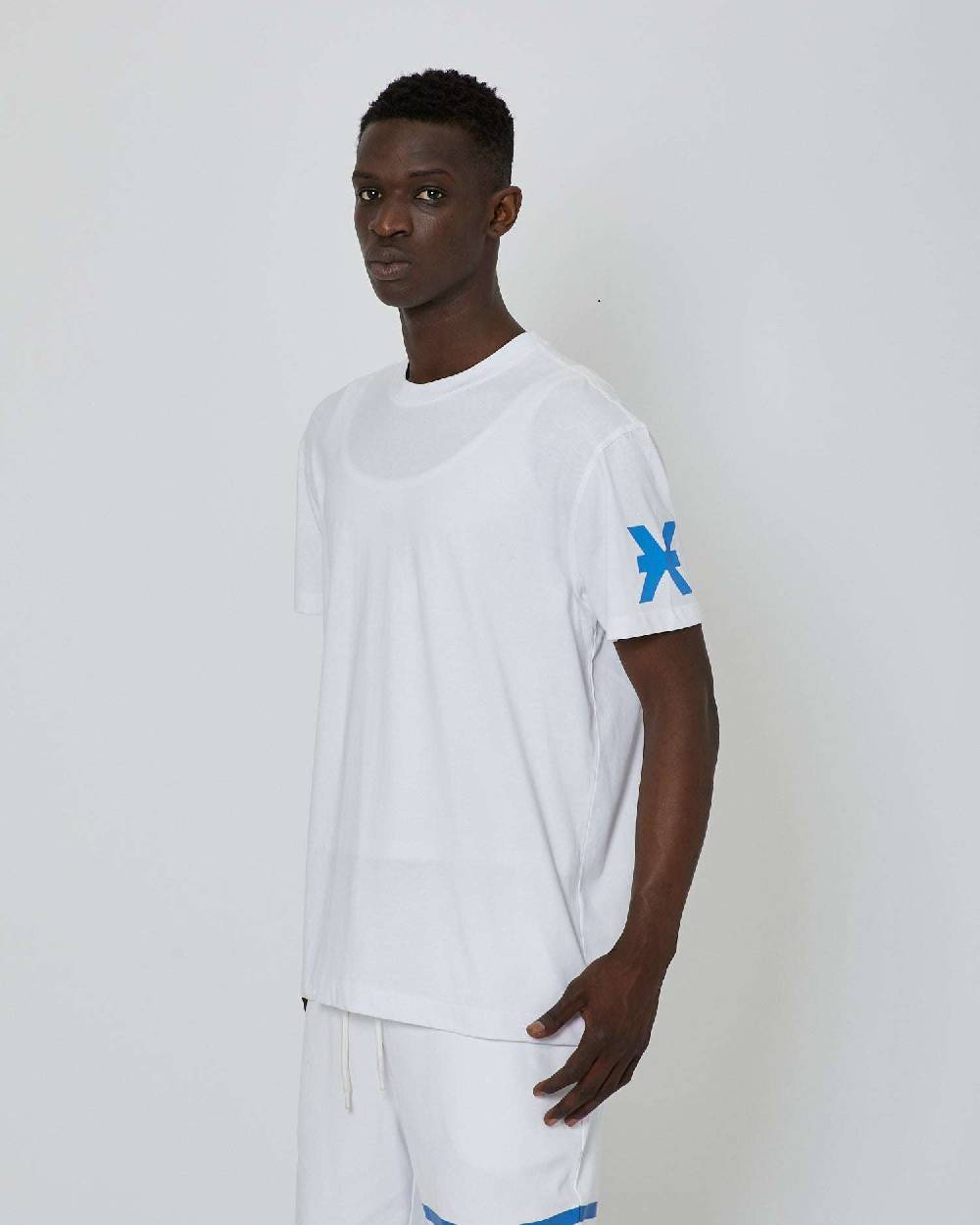 John Richmond T-shirt basic con logo applicato sulla manica Saldi