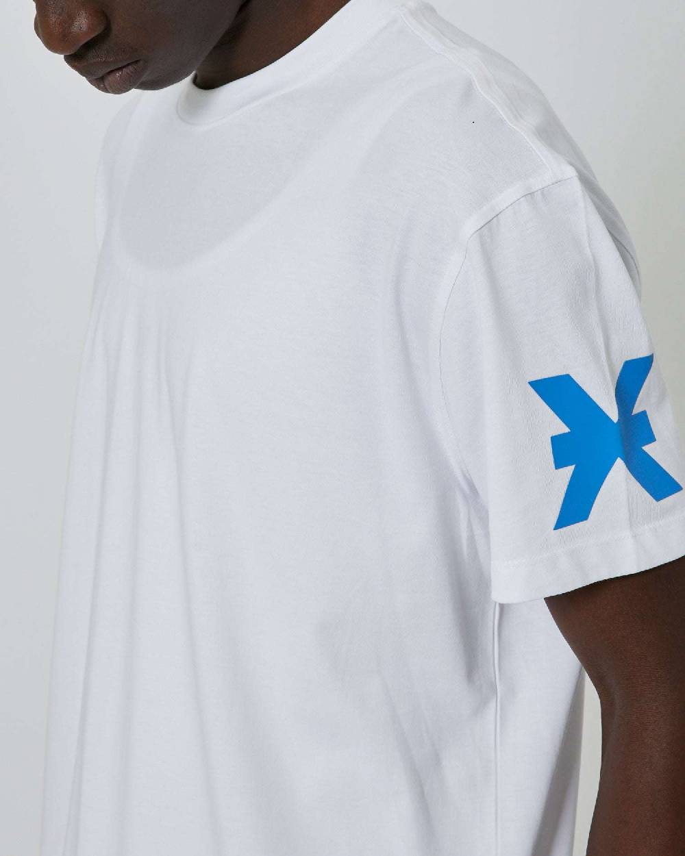 John Richmond T-shirt basic con logo applicato sulla manica Saldi