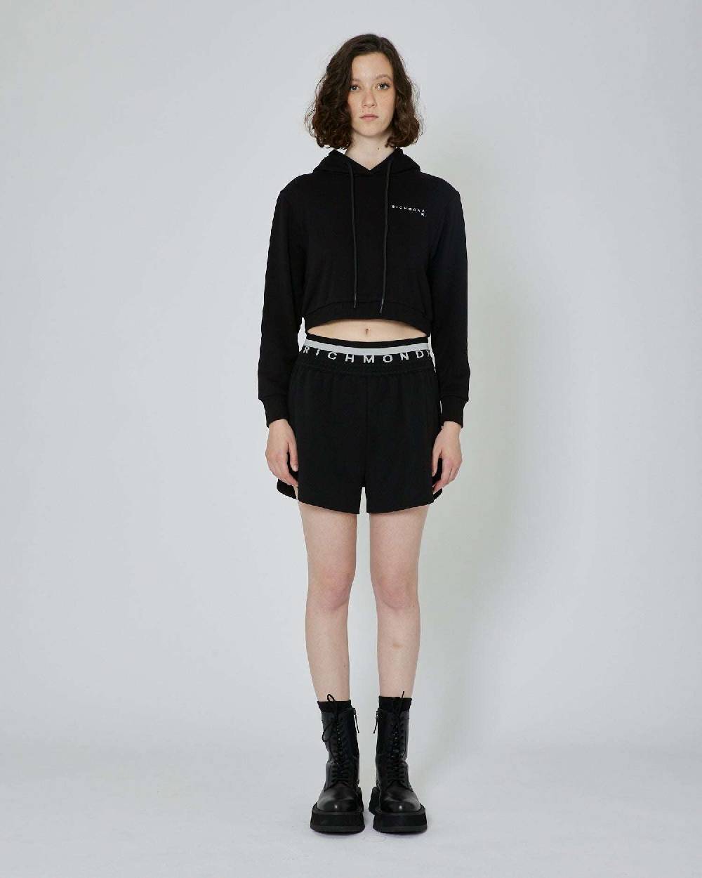 John Richmond Felpa crop con cappuccio e logo Prezzo Ridotto