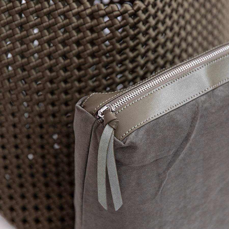 Laura Di Maggio KENDRA – Borsa intrecciata in raso taupe Pezzi Unici