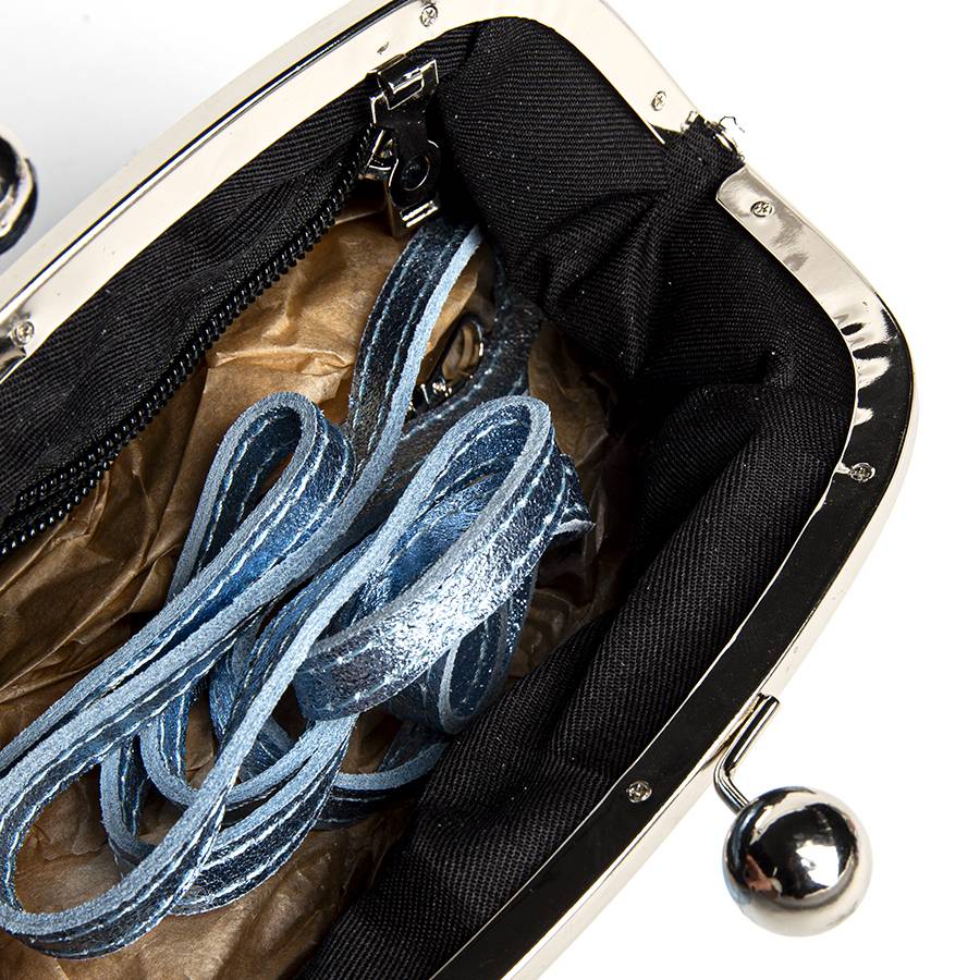 Laura Di Maggio CLUTCH – borsetta in pelle laminata azzurra Fino Al -60%