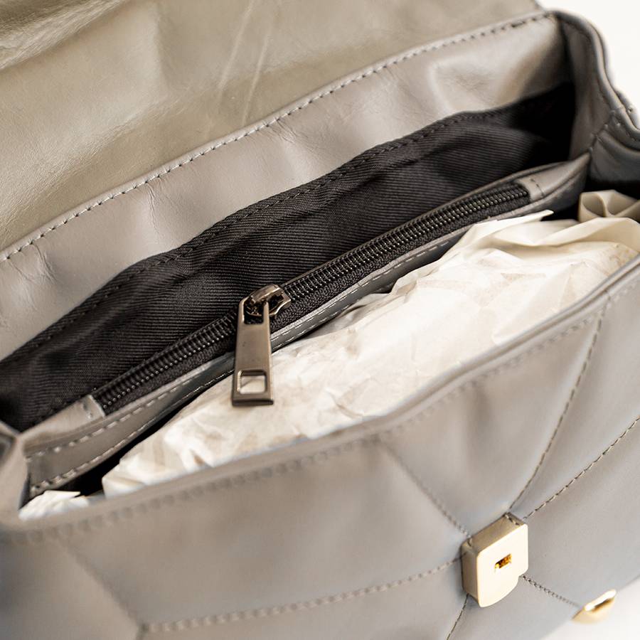Laura Di Maggio MUSA – borsa in pelle nappa trapuntata con borchie taupe Shopping Online