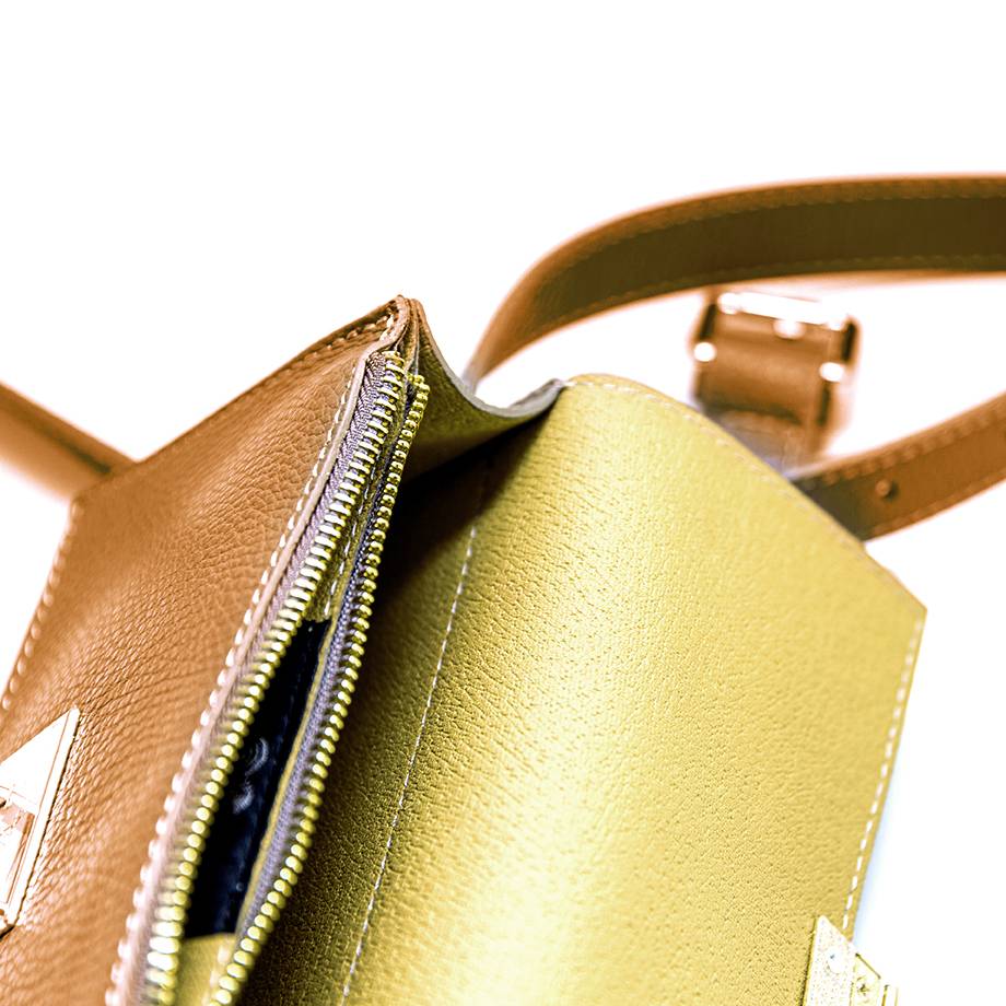 Laura Di Maggio CAROL – marsupio cuoio con chiusura oro Sconto