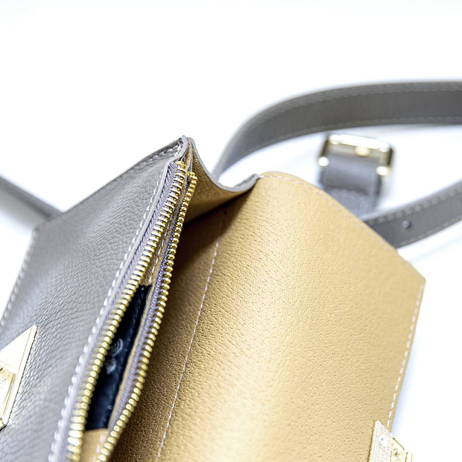 Laura Di Maggio CAROL – marsupio grigio con chiusura oro Online