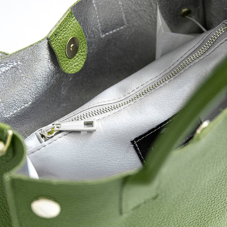 Laura Di Maggio SAM – Shopping con borchie in pelle verde aloe Saldi