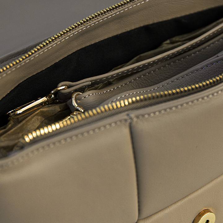 Laura Di Maggio DOLCE – Borsa in nappa trapuntata taupe Soddisfazione Garantita