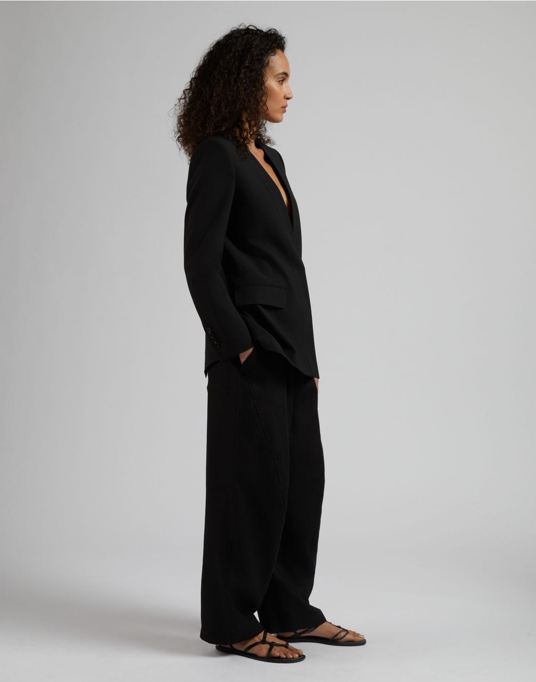 Lardini Giacca monopetto senza collo in tela di lana stretch nera Saldi Di Fabbrica
