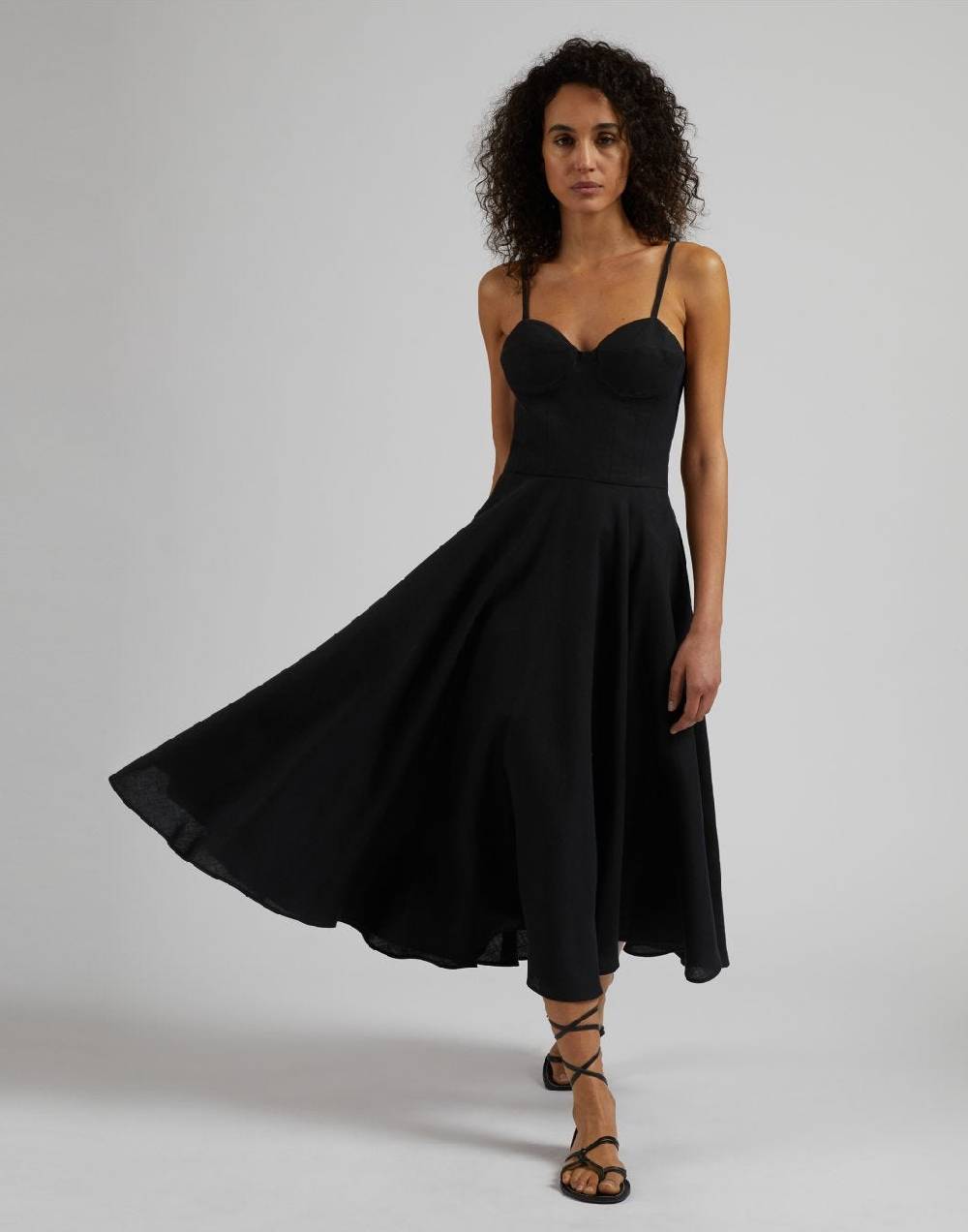 Lardini Vestito in tela di lino nero con gonna midi a ruota 2025