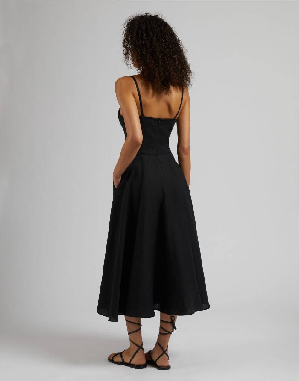 Lardini Vestito in tela di lino nero con gonna midi a ruota 2025