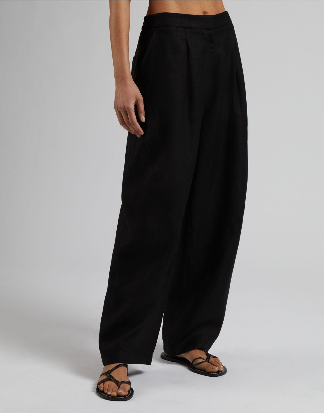 Lardini Pantalone ampio a vita bassa in tela di lino nero Promozione