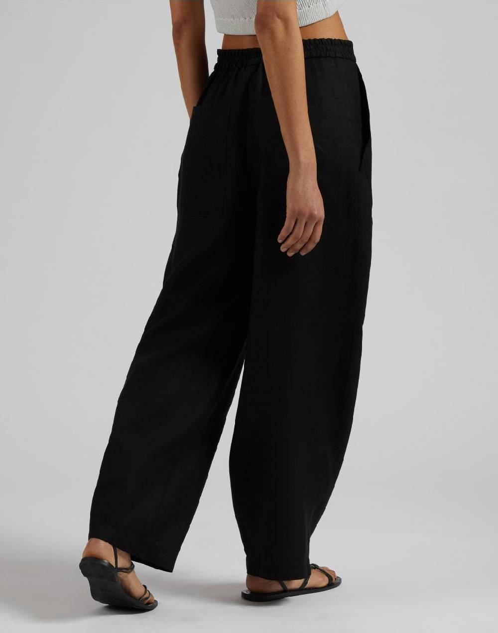 Lardini Pantalone ampio a vita bassa in tela di lino nero Promozione