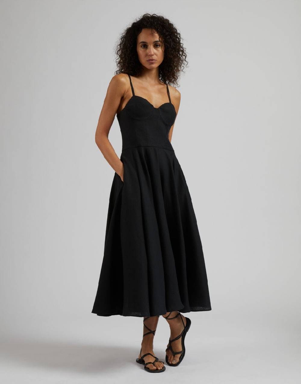 Lardini Vestito in tela di lino nero con gonna midi a ruota Qualità Garantita