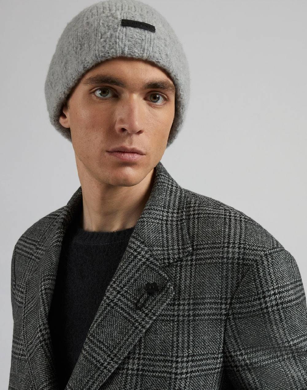 Lardini Berretto grigio in filato di lana, cashmere e nylon Negozi Online
