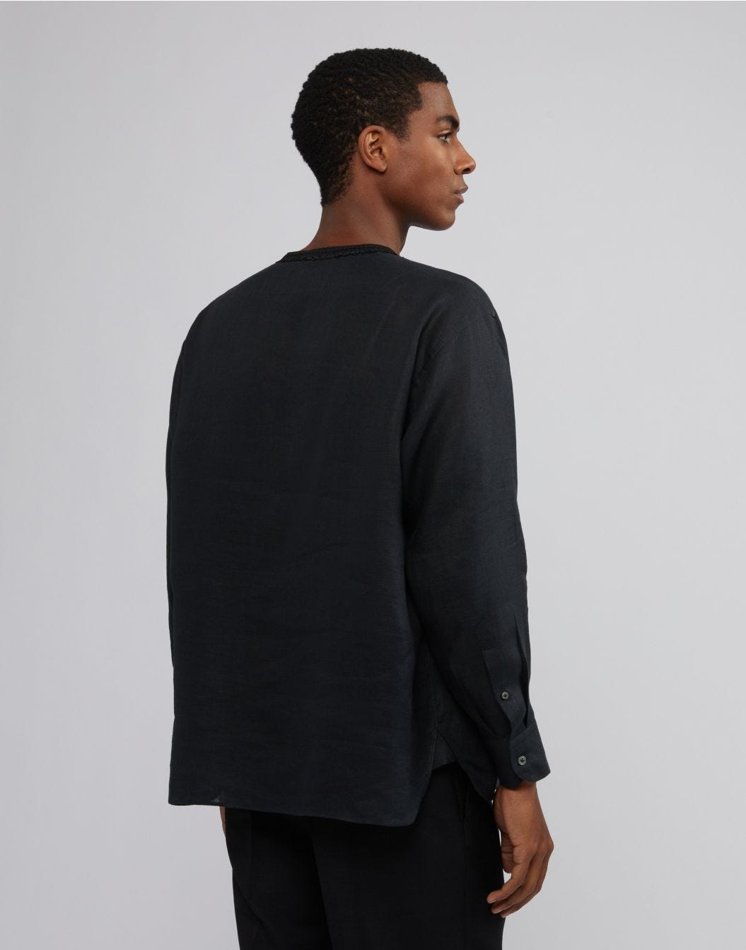 Lardini Camicia in tela di lino nera senza collo Qualità