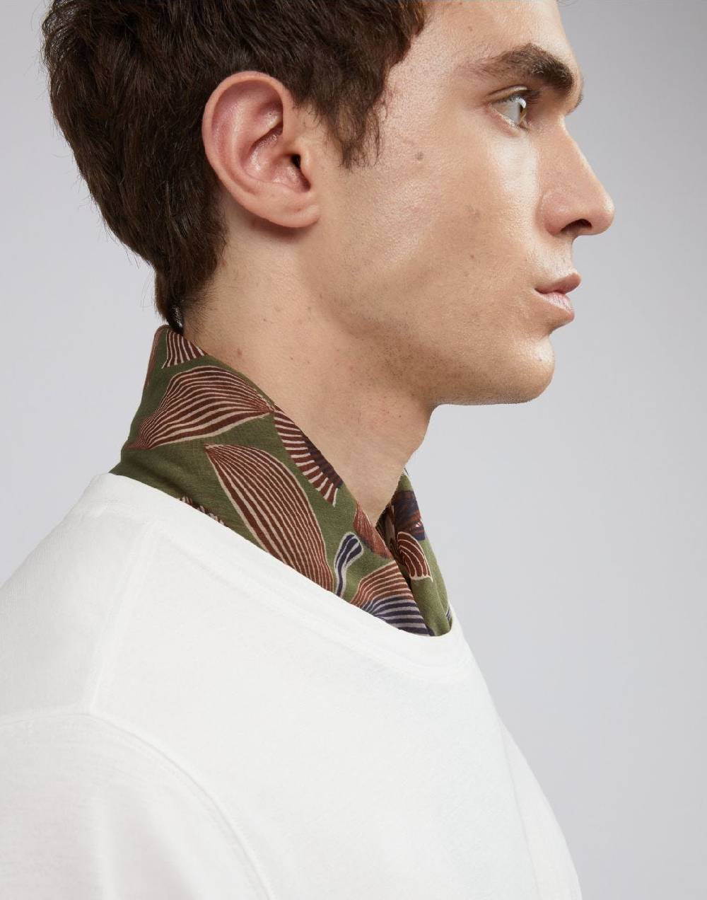 Lardini Foulard in seta con disegno floreale 2025