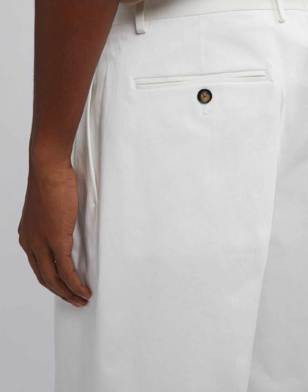 Lardini Bermuda comfort corto in cotone satin stretch bianco Soddisfazione Garantita