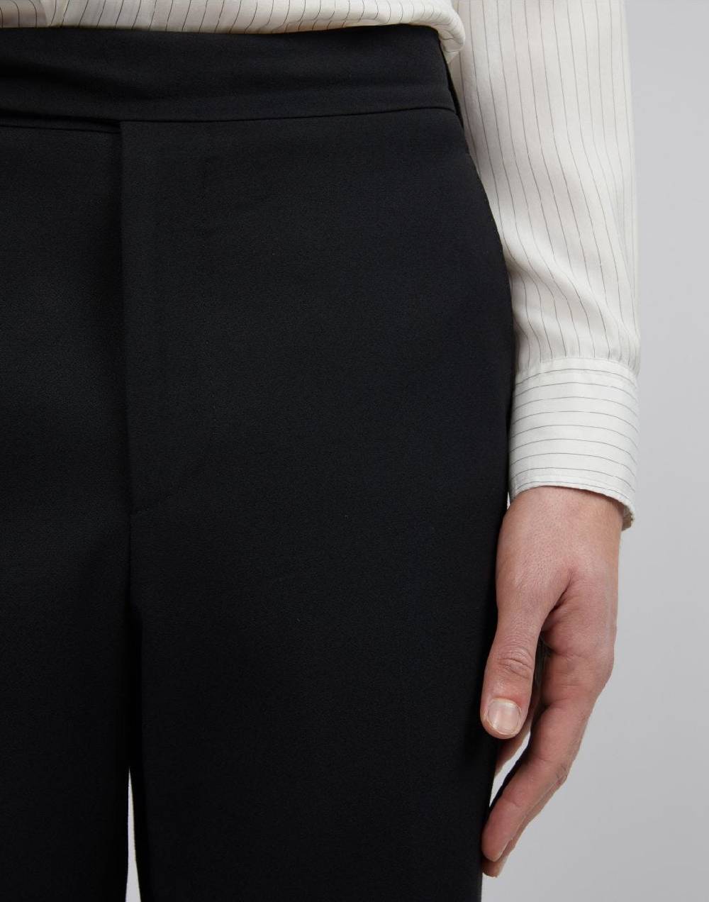 Lardini Pantalone nero attitude in viscosa di lana e seta Fino Al -60%