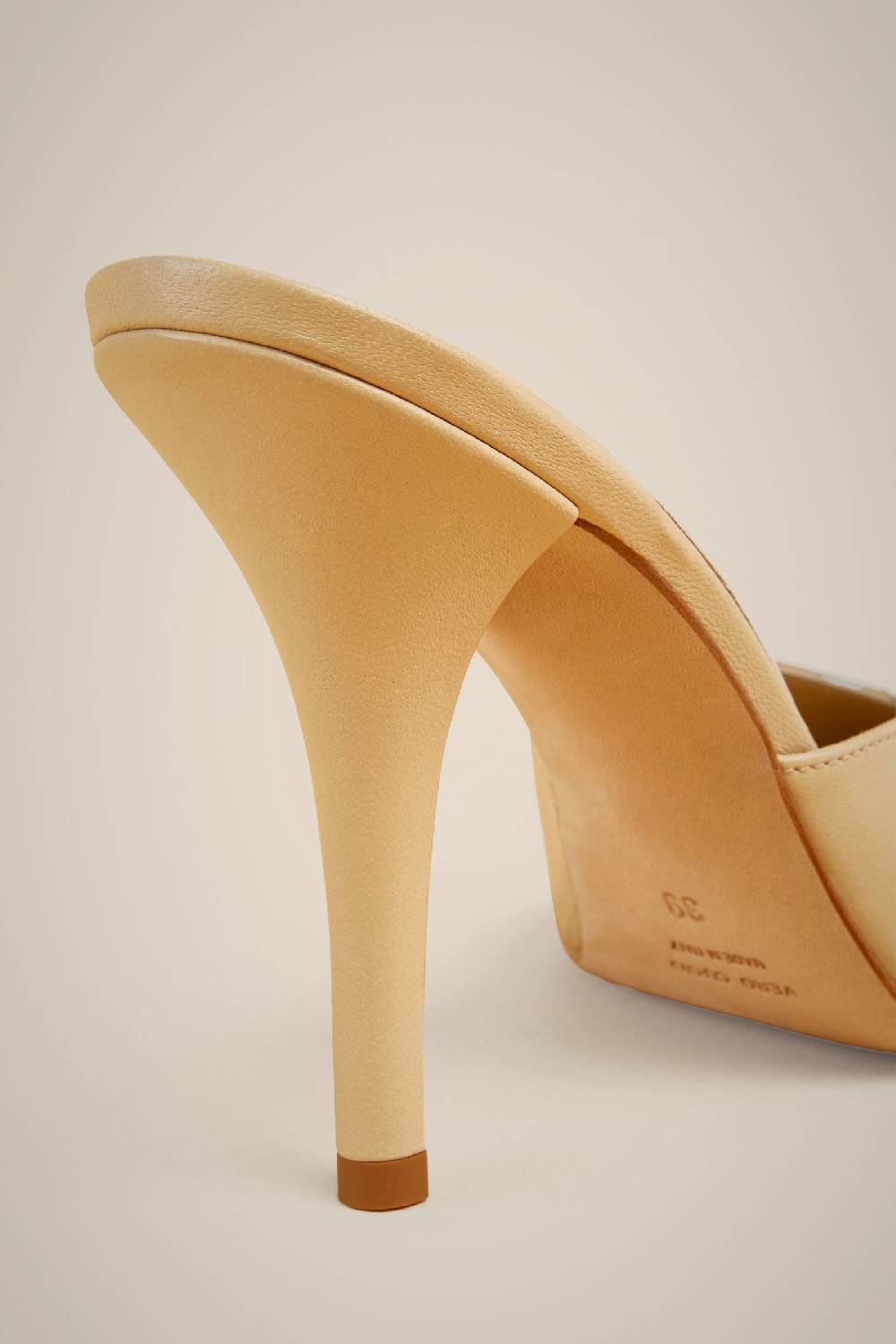 Liviana Conti MULES SCOLLO ASIMME. S4AA4SC02E47-0.38 Economico