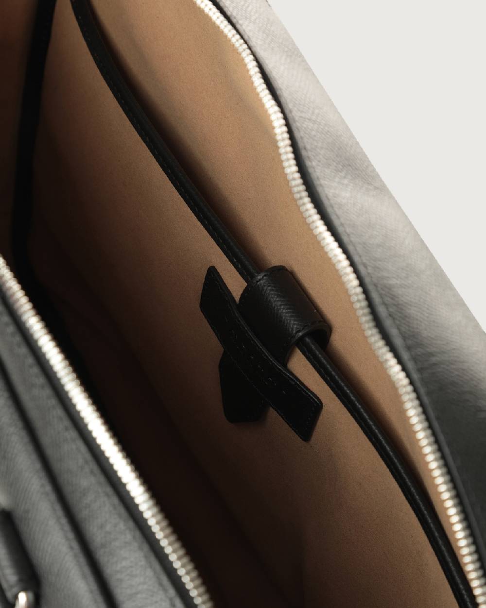 Orciani Borsa a mano Business slim Timeless in pelle palmellata Negozio