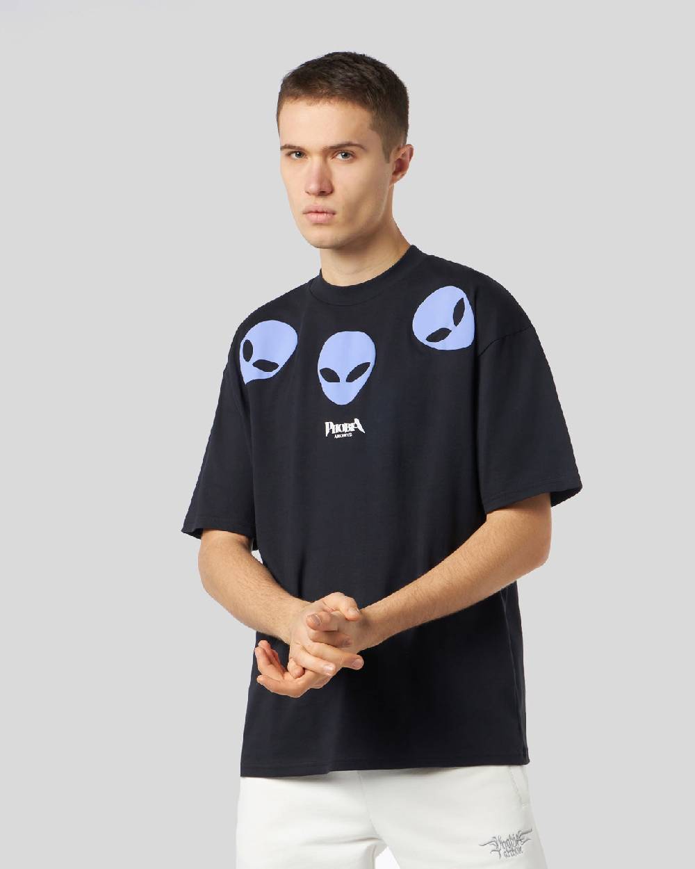 Phobia Archive T-SHIRT NERA CON GRAFICA TRIPLE ALIEN VIOLA In Vendita