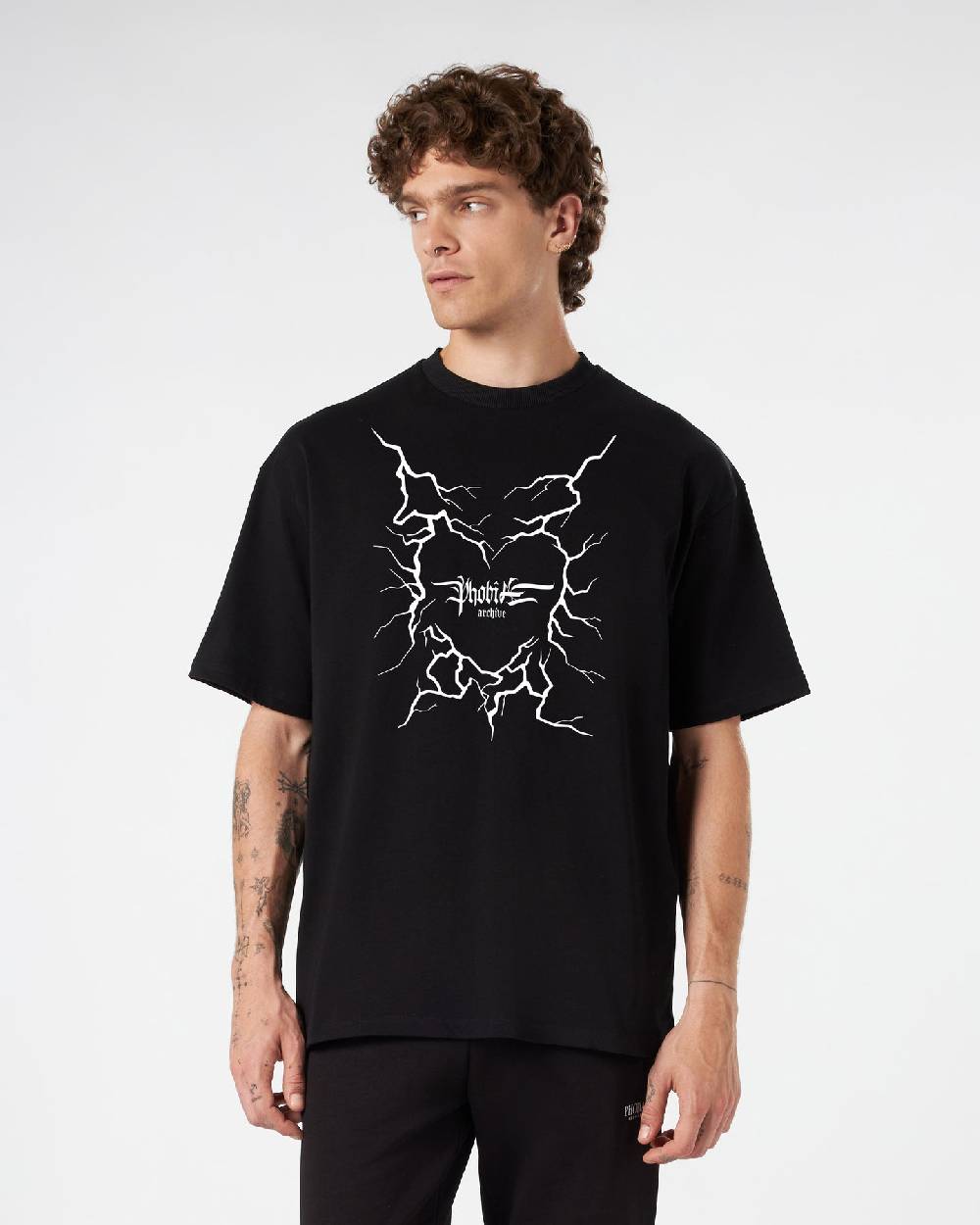 Phobia Archive T-SHIRT NERA CON GRAFICA CUORE LIGHTNING BIANCA Saldi