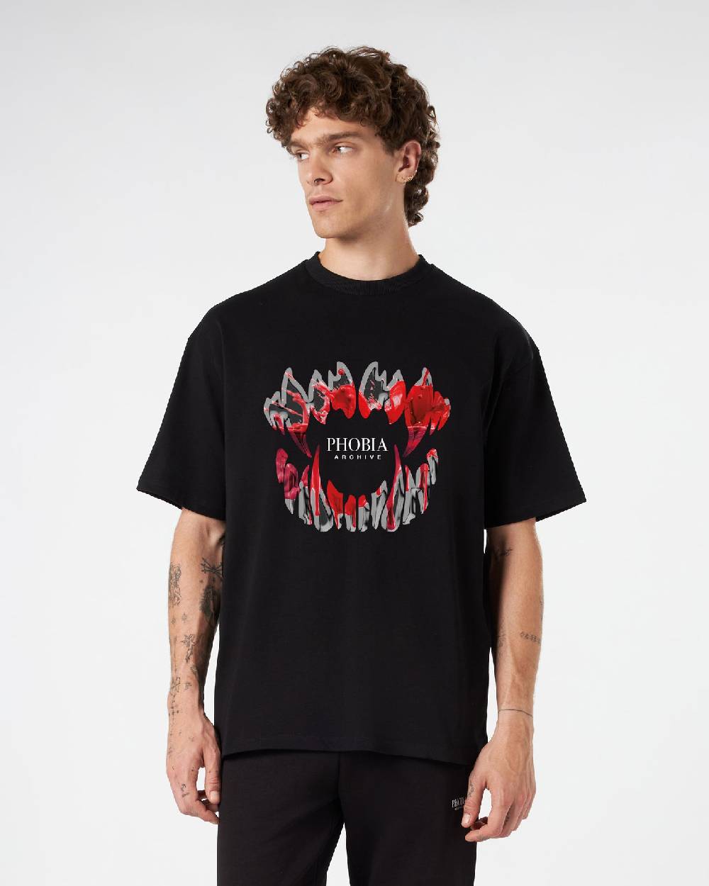 Phobia Archive T-SHIRT NERA CON GRAFICA DEMON BITE INSANGUINATA Vendita Calda