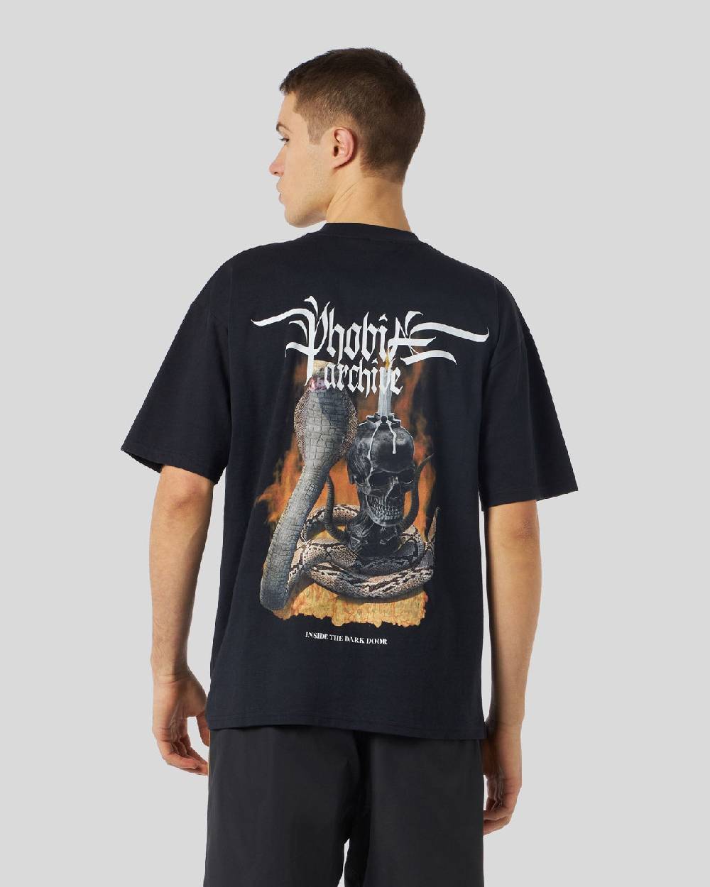 Phobia Archive T-SHIRT NERA CON GRAFICA FIERY COBRA ARANCIONE Saldi Di Fabbrica