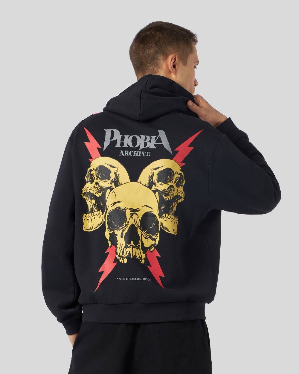 Phobia Archive FELPA NERA CON GRAFICA SCREAMING SKULLS ROSSA 2025