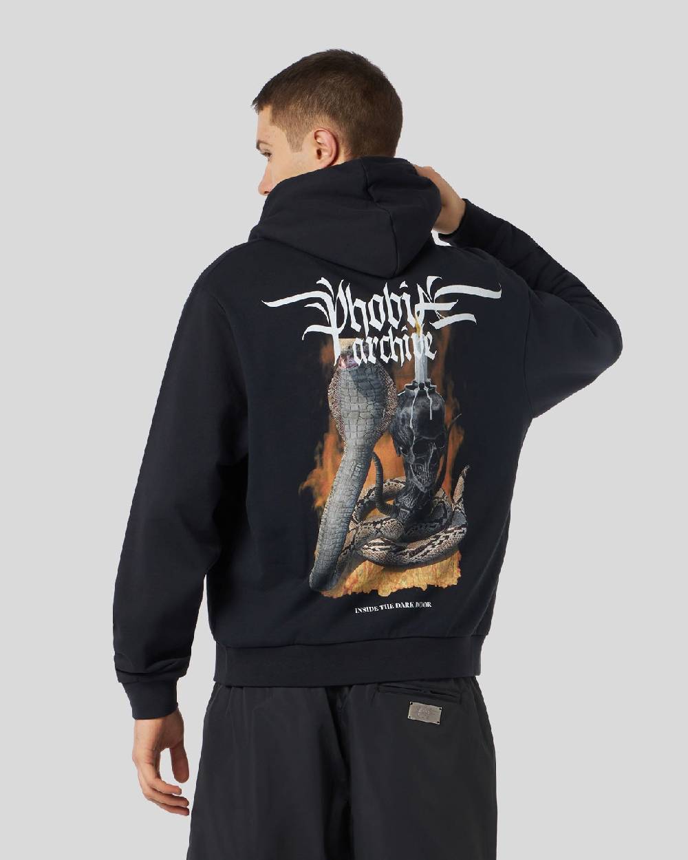 Phobia Archive FELPA NERA CON GRAFICA FIERY COBRA ARANCIONE In Linea