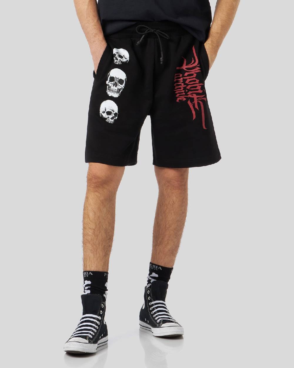 Phobia Archive PANTALONCINO NERO CON GRAFICA TRIPLE SKULL ROSSA Consegna Veloce