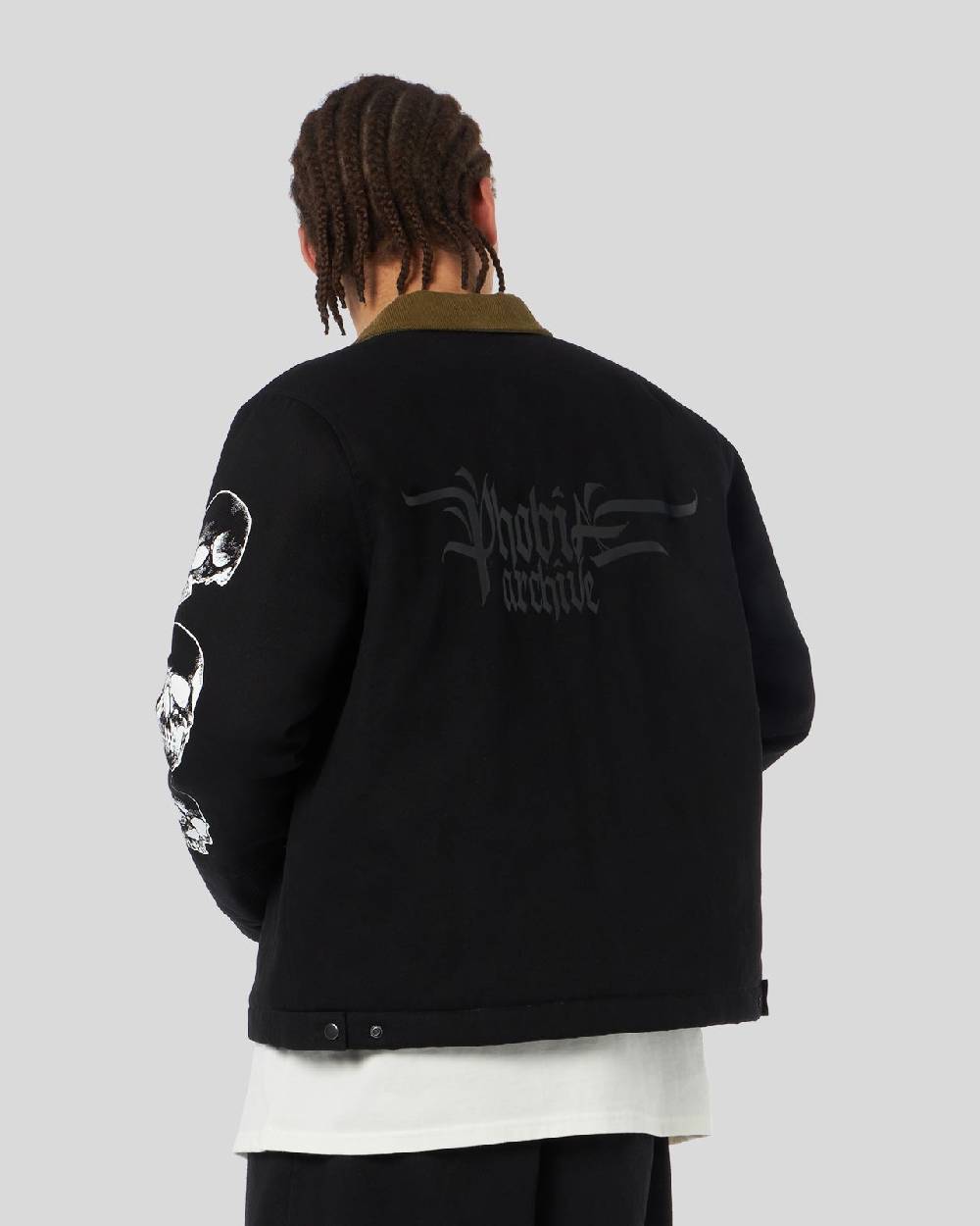 Phobia Archive GIACCA CARGO NERA CON GRAFICA TRIPLE SKULL BIANCA E LOGO GOTIC P Saldi