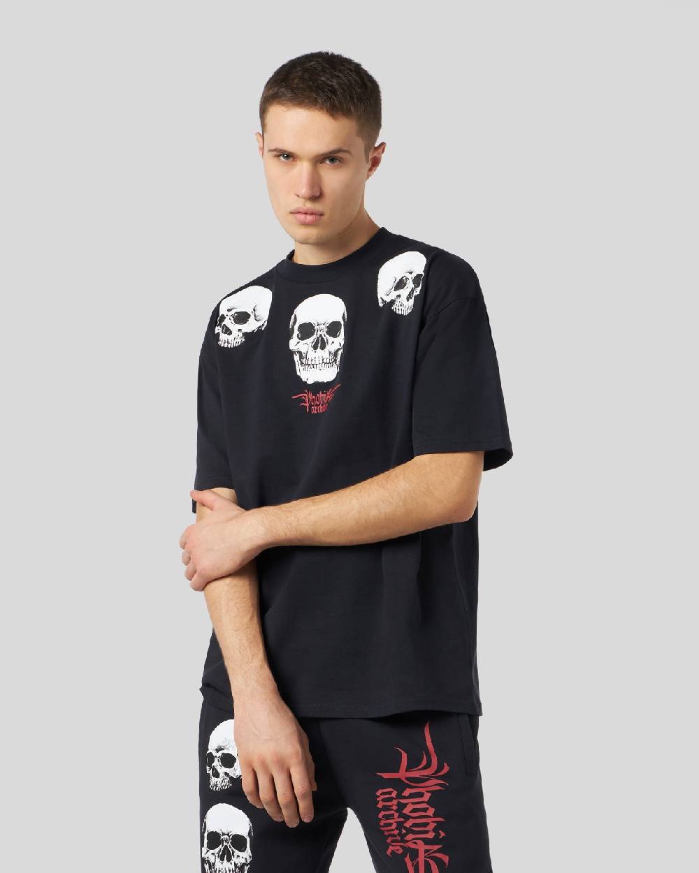 Phobia Archive T-SHIRT NERA CON GRAFICA TRIPLE SKULL ROSSA Italia
