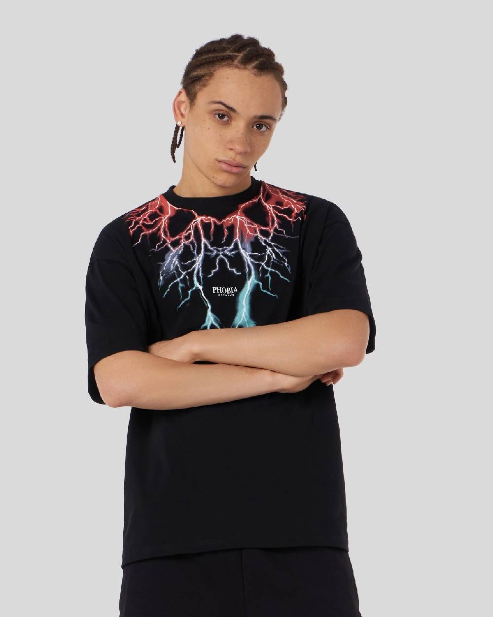 Phobia Archive T-SHIRT NERA CON FULMINI BICOLORE ROSSI E BLU In Linea