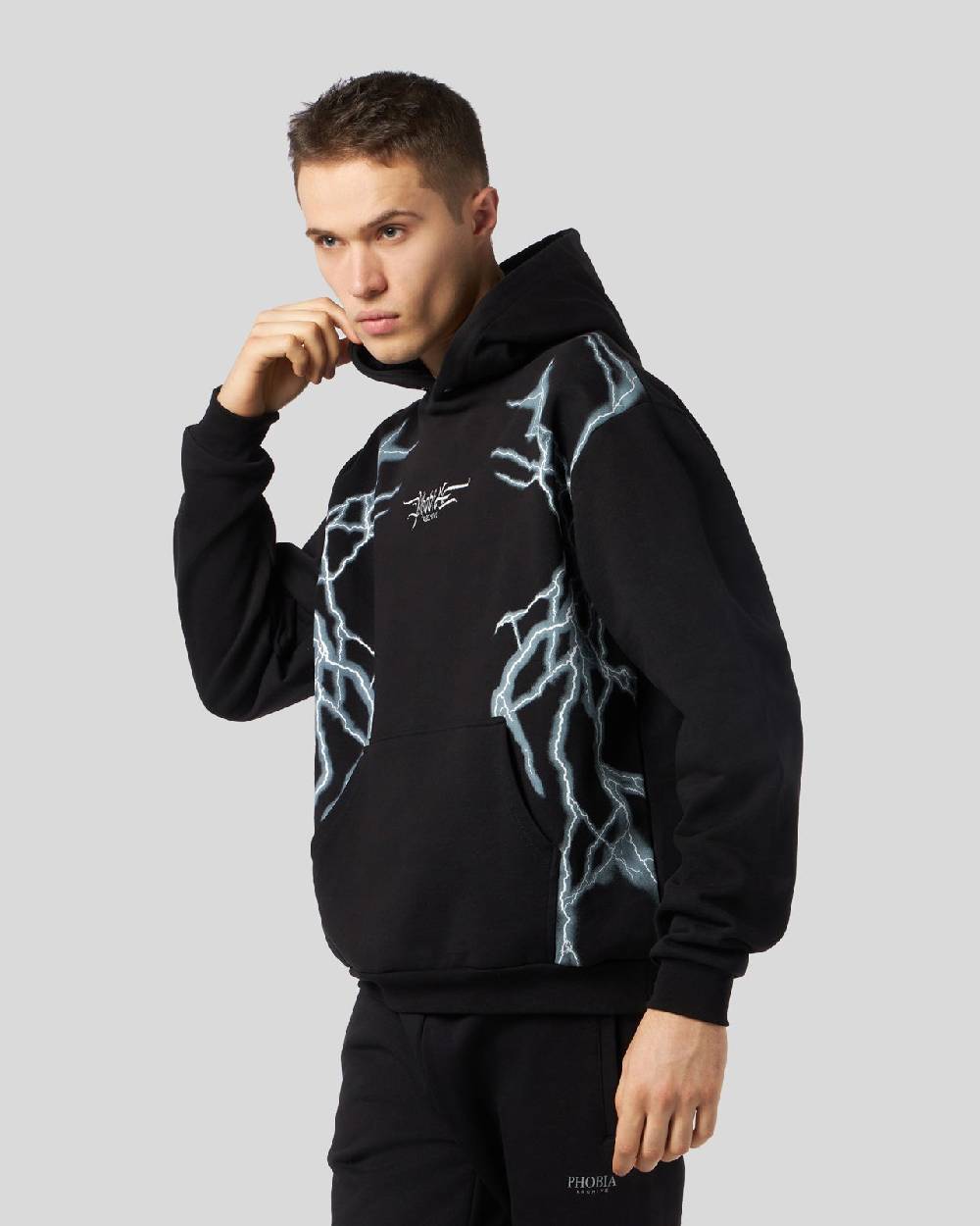 Phobia Archive FELPA NERA CON FULMINI LATERALI BIANCHI Fino Al -60%