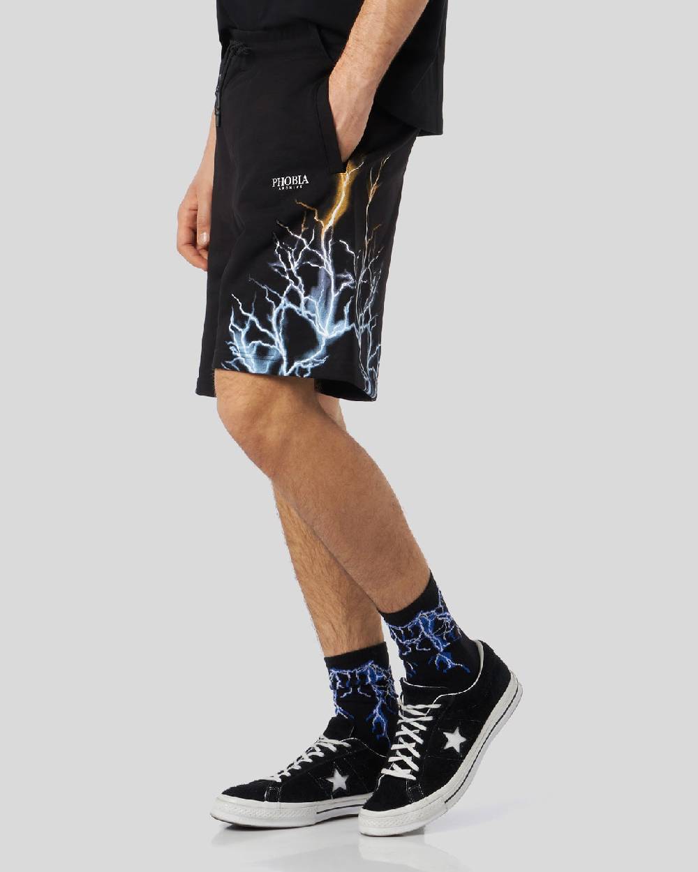 Phobia Archive PANTALONCINO NERO CON STAMPA FULMINE BICOLORE GIALLO E BLU Offerte