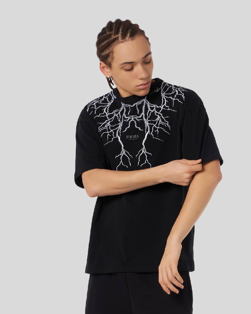 Phobia Archive T-SHIRT NERA CON FULMINI GRIGI RICAMATI Promozione Limitata