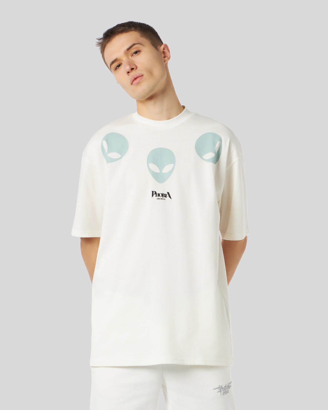 Phobia Archive T-SHIRT BIANCA CON GRAFICA TRIPLE ALIEN FOSFORESCENTE Negozio