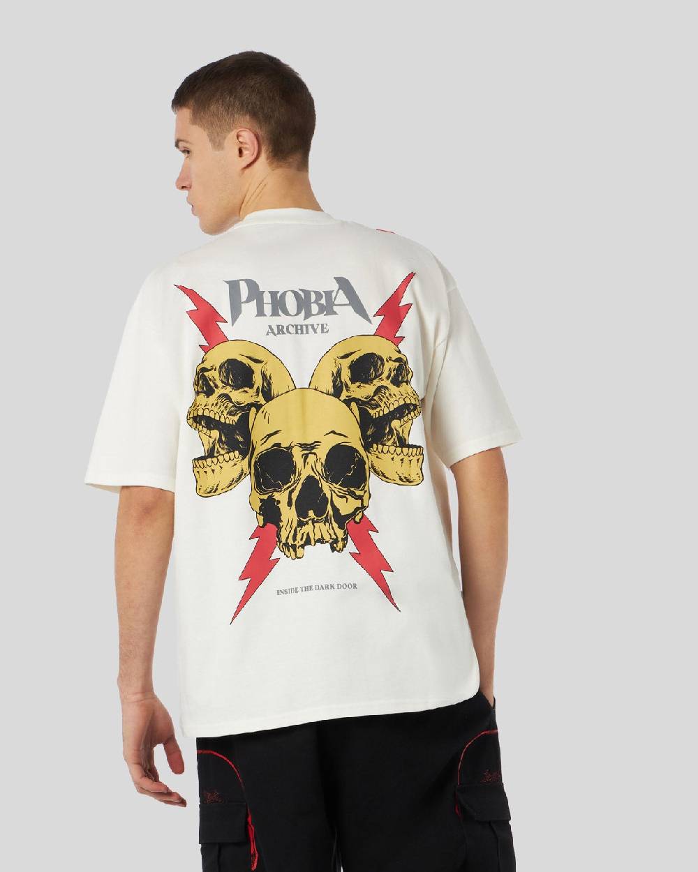 Phobia Archive T-SHIRT BIANCA CON GRAFICA SCREAMING SKULLS ROSSA Moda