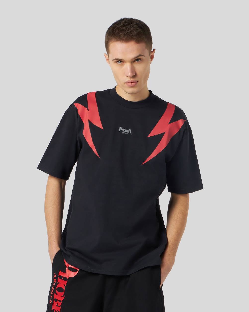 Phobia Archive T-SHIRT NERA CON GRAFICA SCREAMING SKULLS ROSSA 2025
