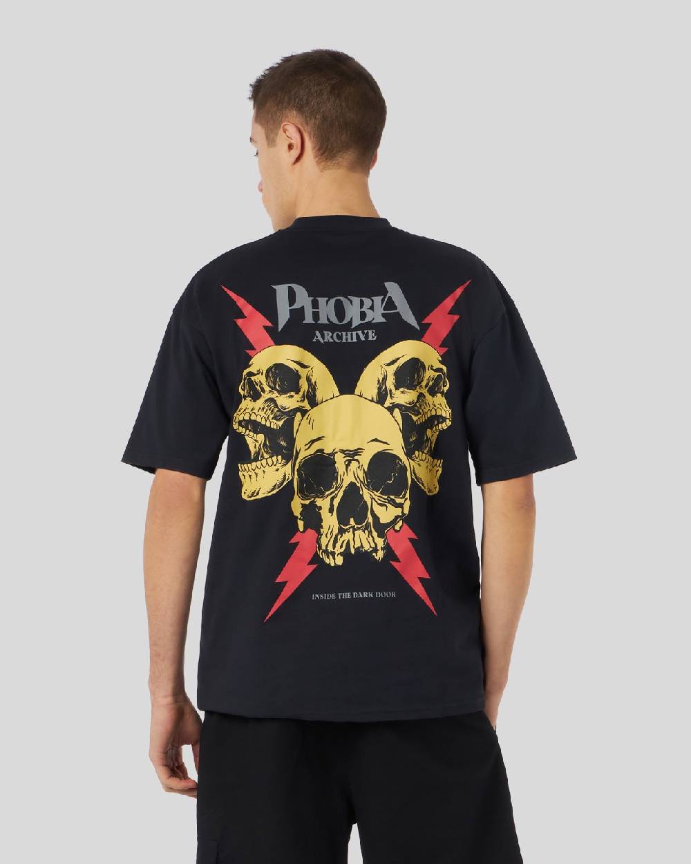Phobia Archive T-SHIRT NERA CON GRAFICA SCREAMING SKULLS ROSSA 2025