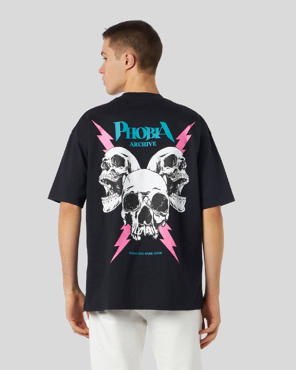 Phobia Archive T-SHIRT NERA CON GRAFICA SCREAMING SKULLS ROSA Italia
